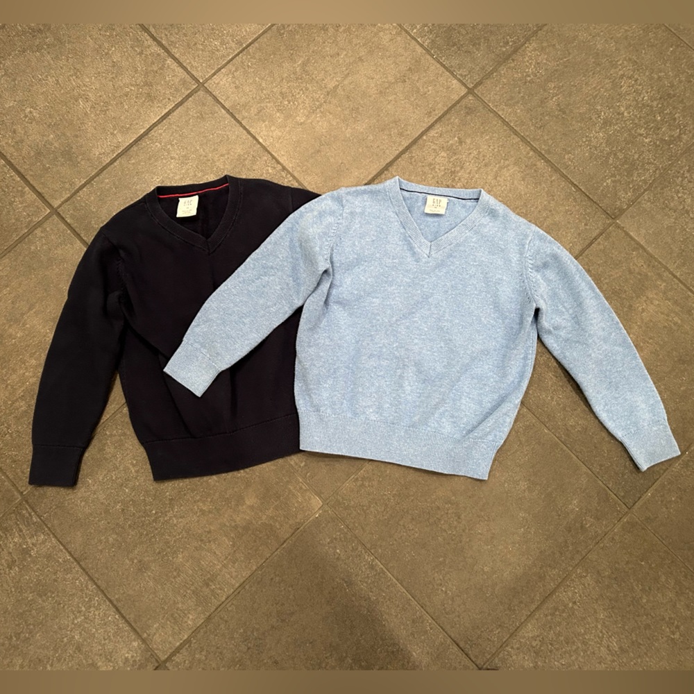 Boy’s GAP V-Neck Sweater Bundle in Navy & Light Blue in Size XS